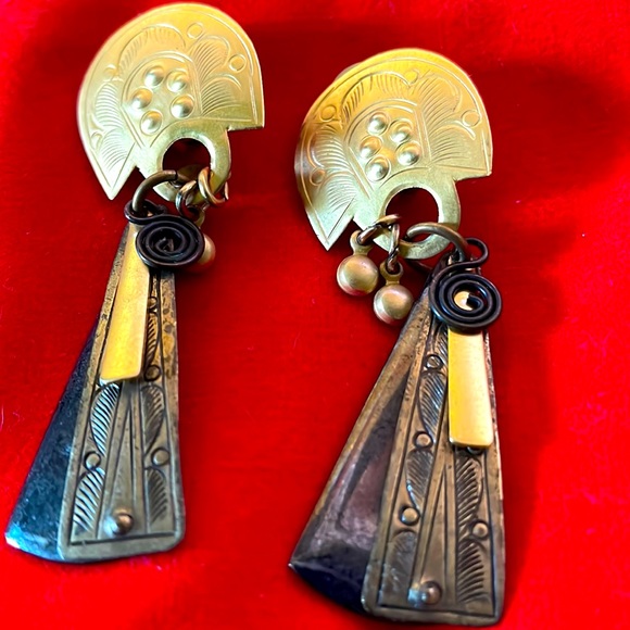 Gold Dangle Earring Pair - Picture 3 of 8